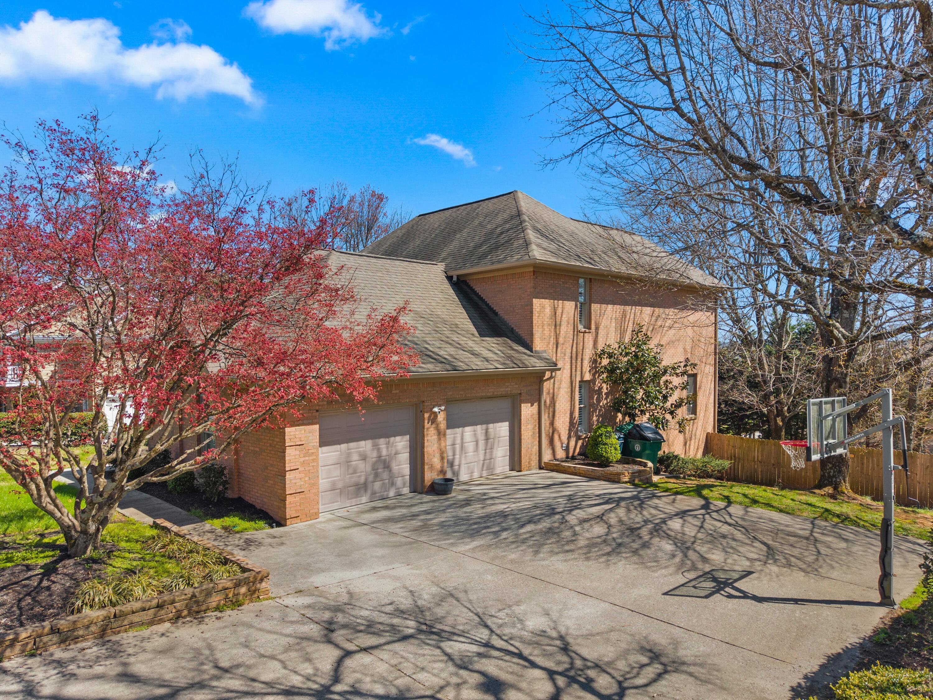 Image 4: 004-1075SaintIvesCourt-Morristown-TN-378
