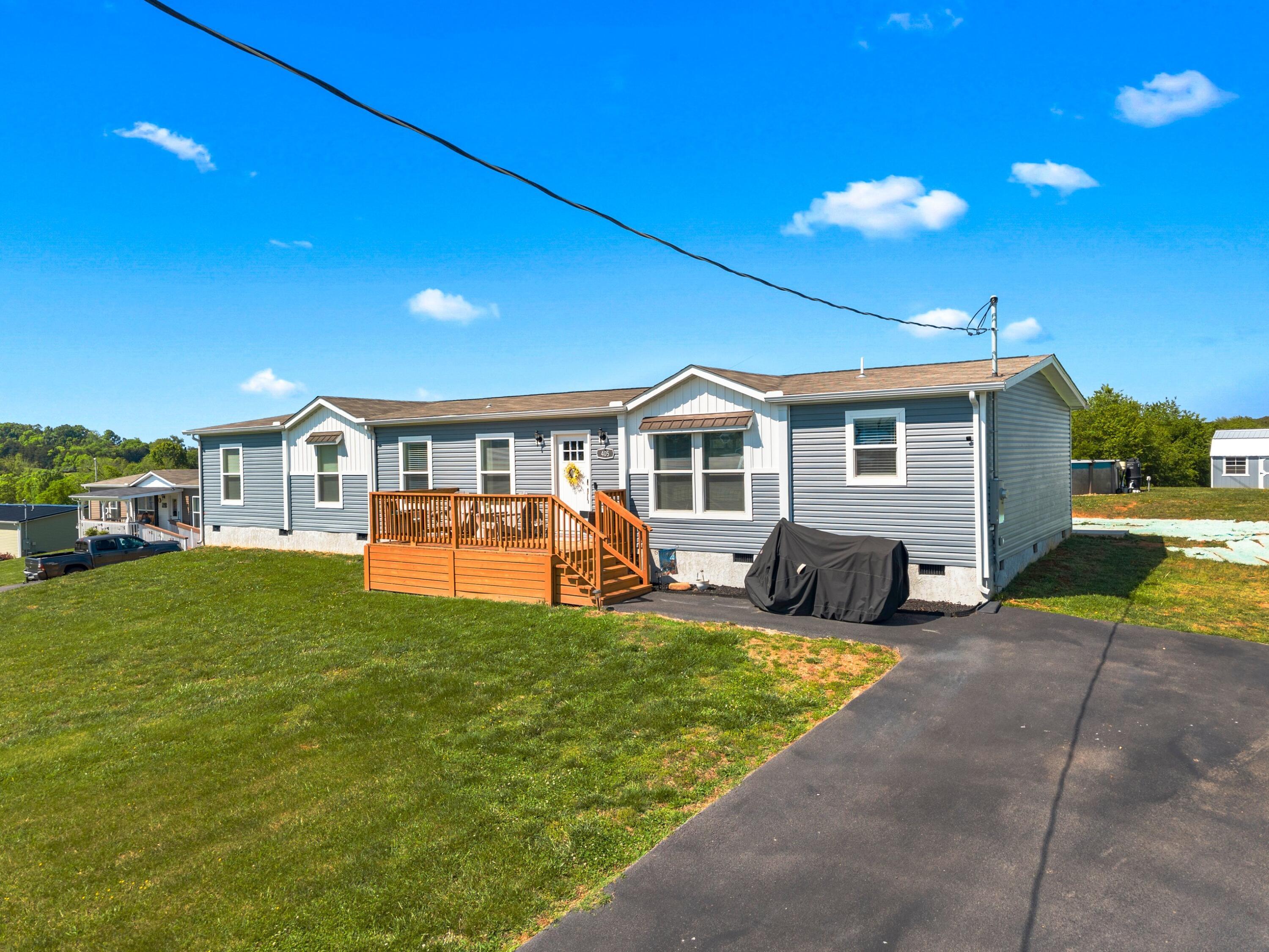 Image 2: 003-405BarryCove-Dandridge-TN-37725-SMAL