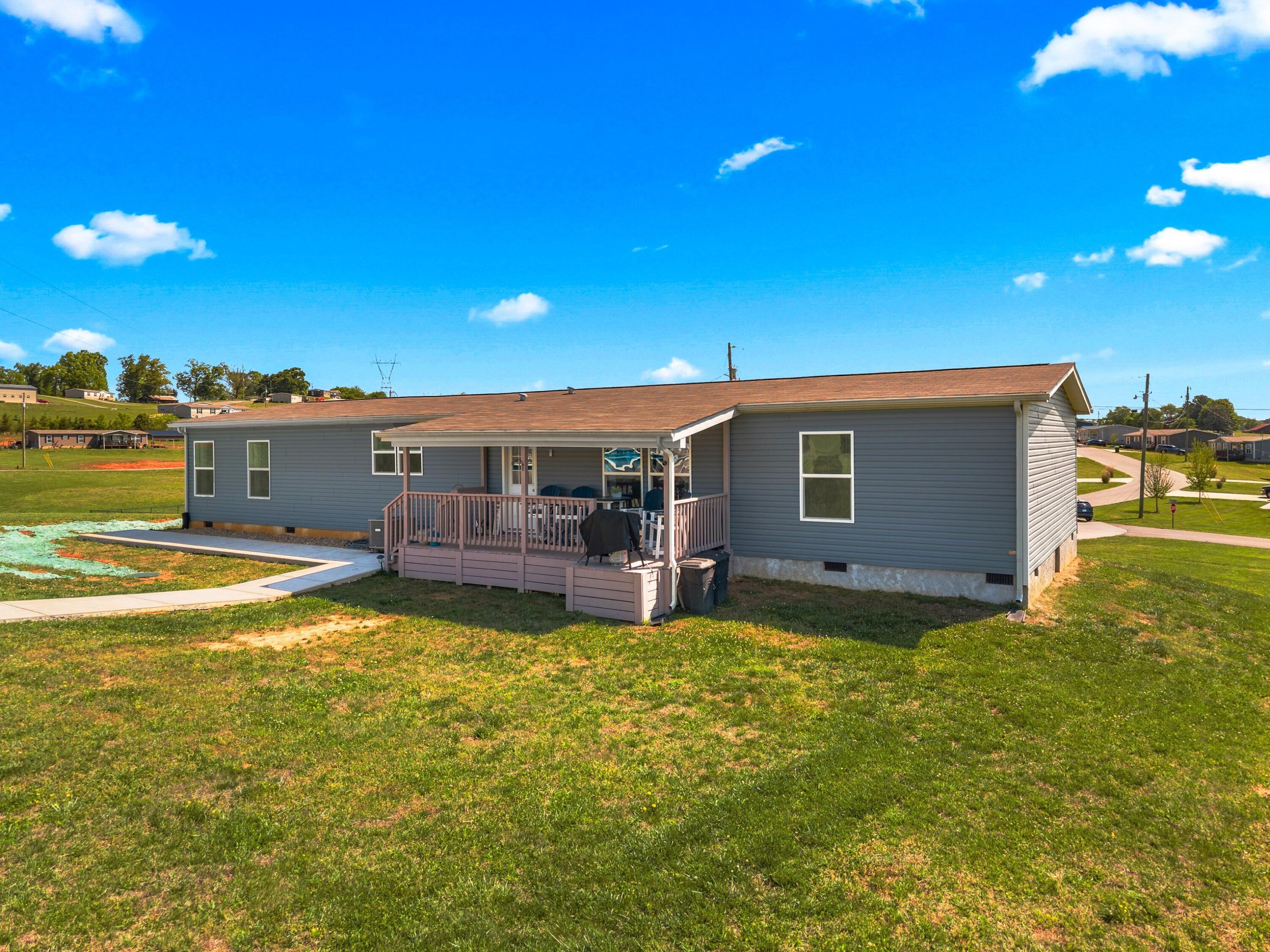Image 3: 004-405BarryCove-Dandridge-TN-37725-SMAL