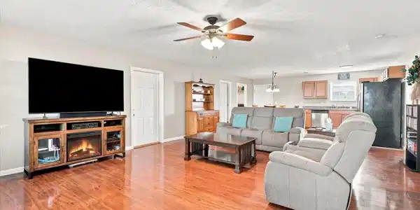 Image 2: 08-611 Privet Dr 8