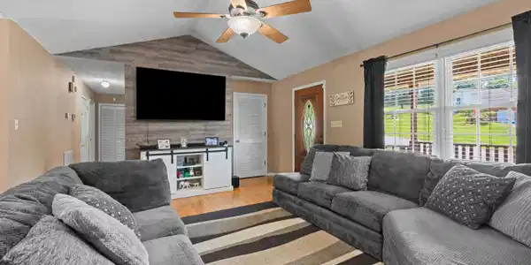 Image 2: 006-3313NorthwindDrive-Morristown-TN-378