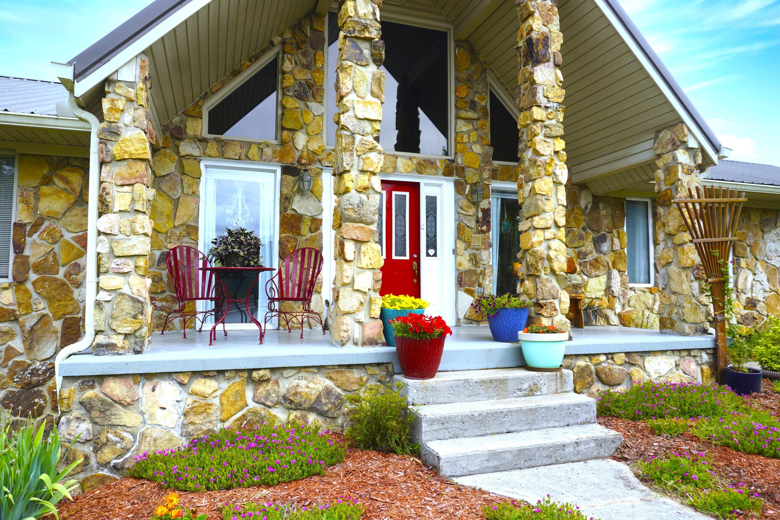 Image 2: Hilbers Sneedville Home ext front porch