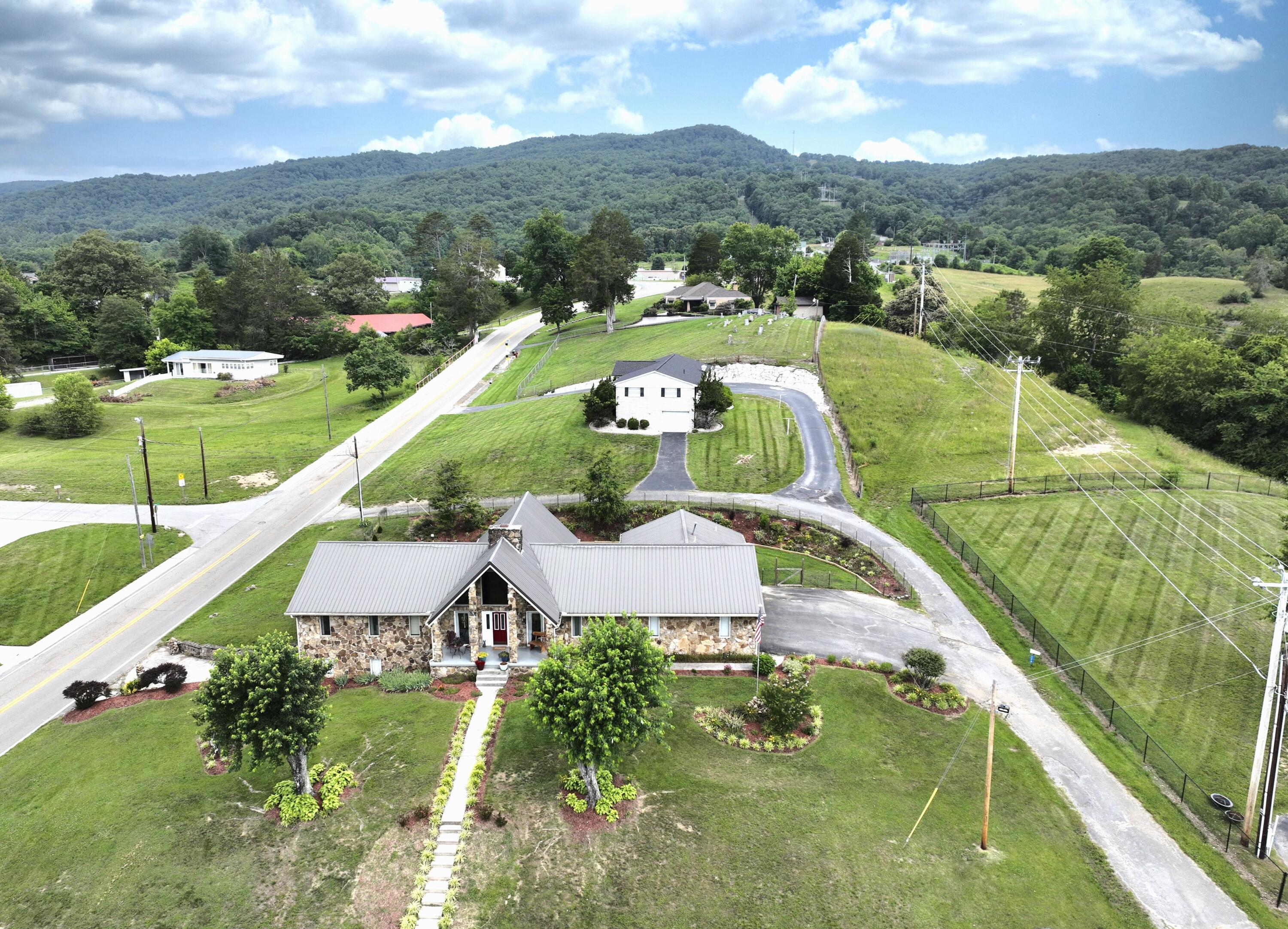 Image 3: Hilbers Sneedville Home home w neighborh