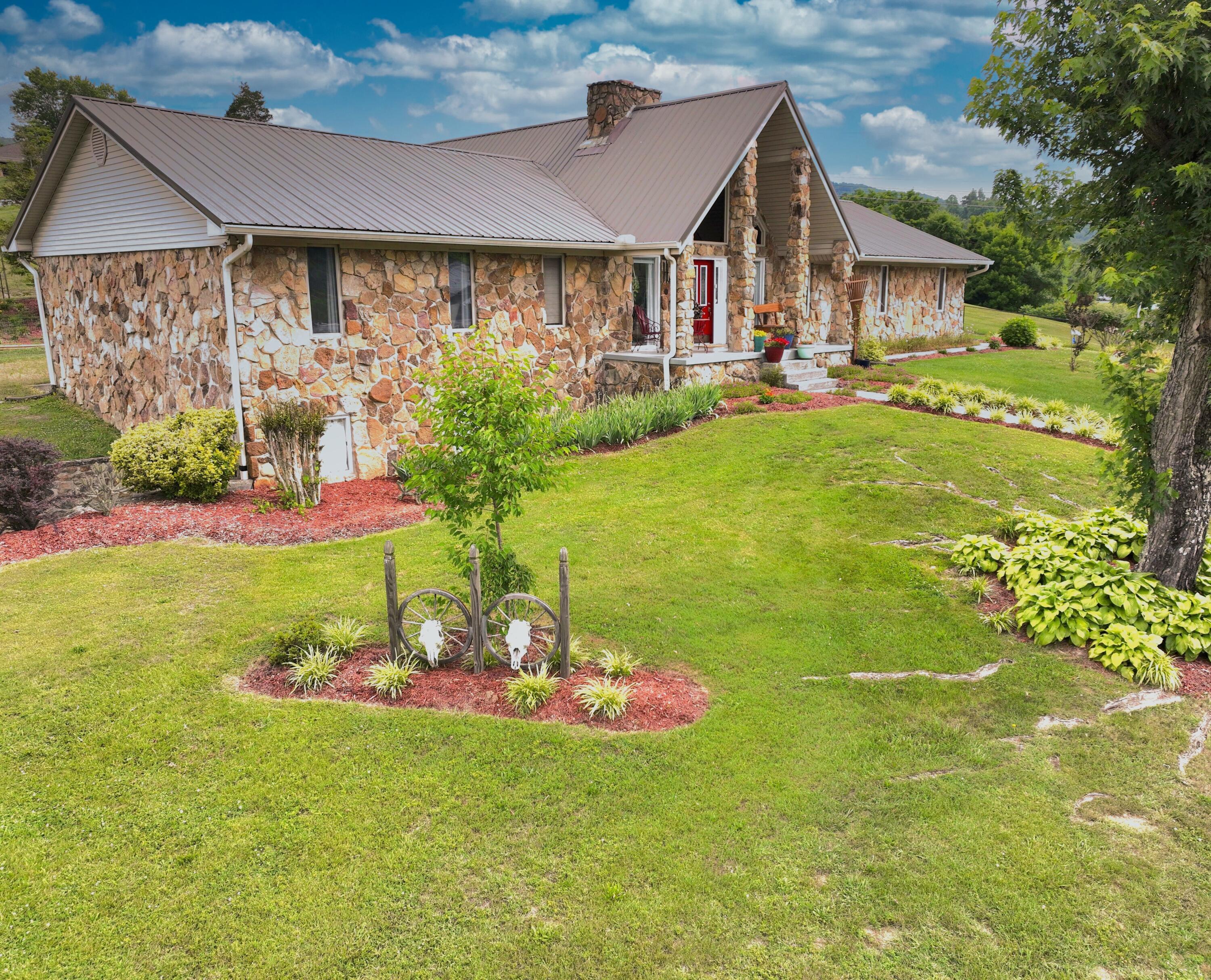 Image 4: Hilbers Sneedville Home