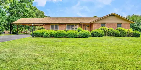120 Vantage Rd