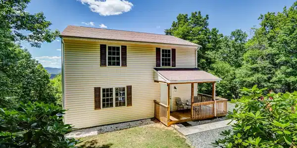 585 Cresthill