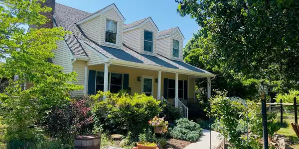 2664 W Perch
