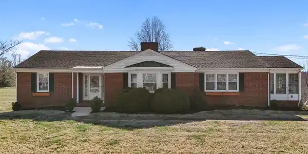 446 S Five Forks