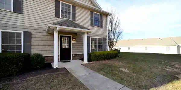 40 LAWTON CIR