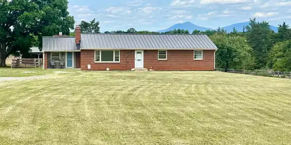 8189 Virginia Byway
