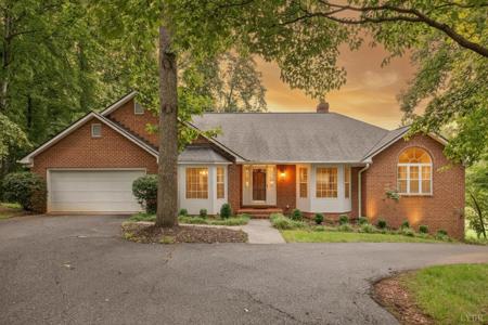 617 Lake Vista