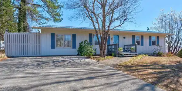 1537 Avondale