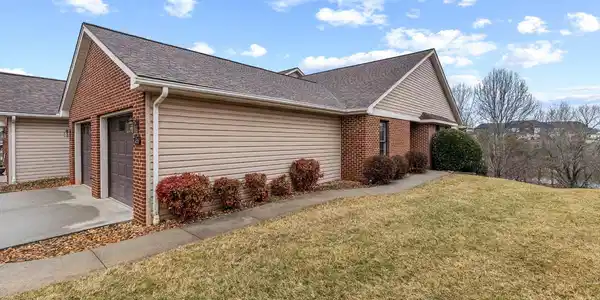 1243 Valley Vista