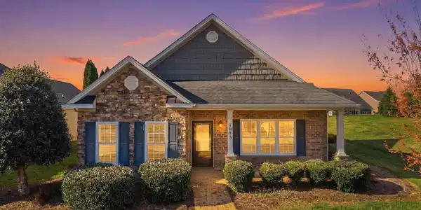 1043 Lindenshire