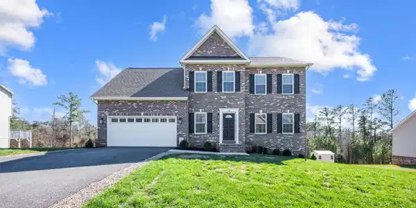1110 Lochwood Hill