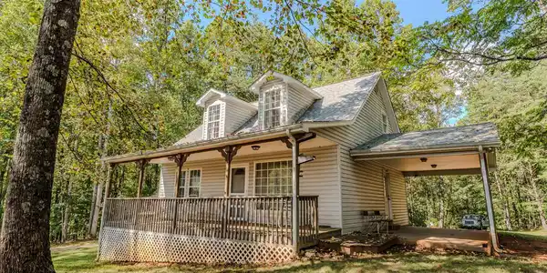 2490 Diamond Hill