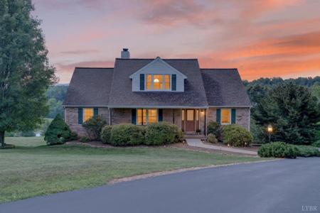 121 Pleasant View