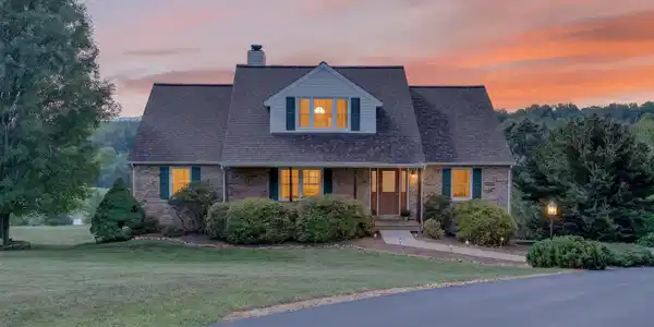 121 Pleasant View