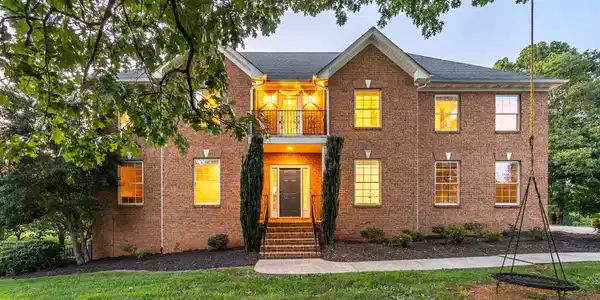 1039 Ashburn