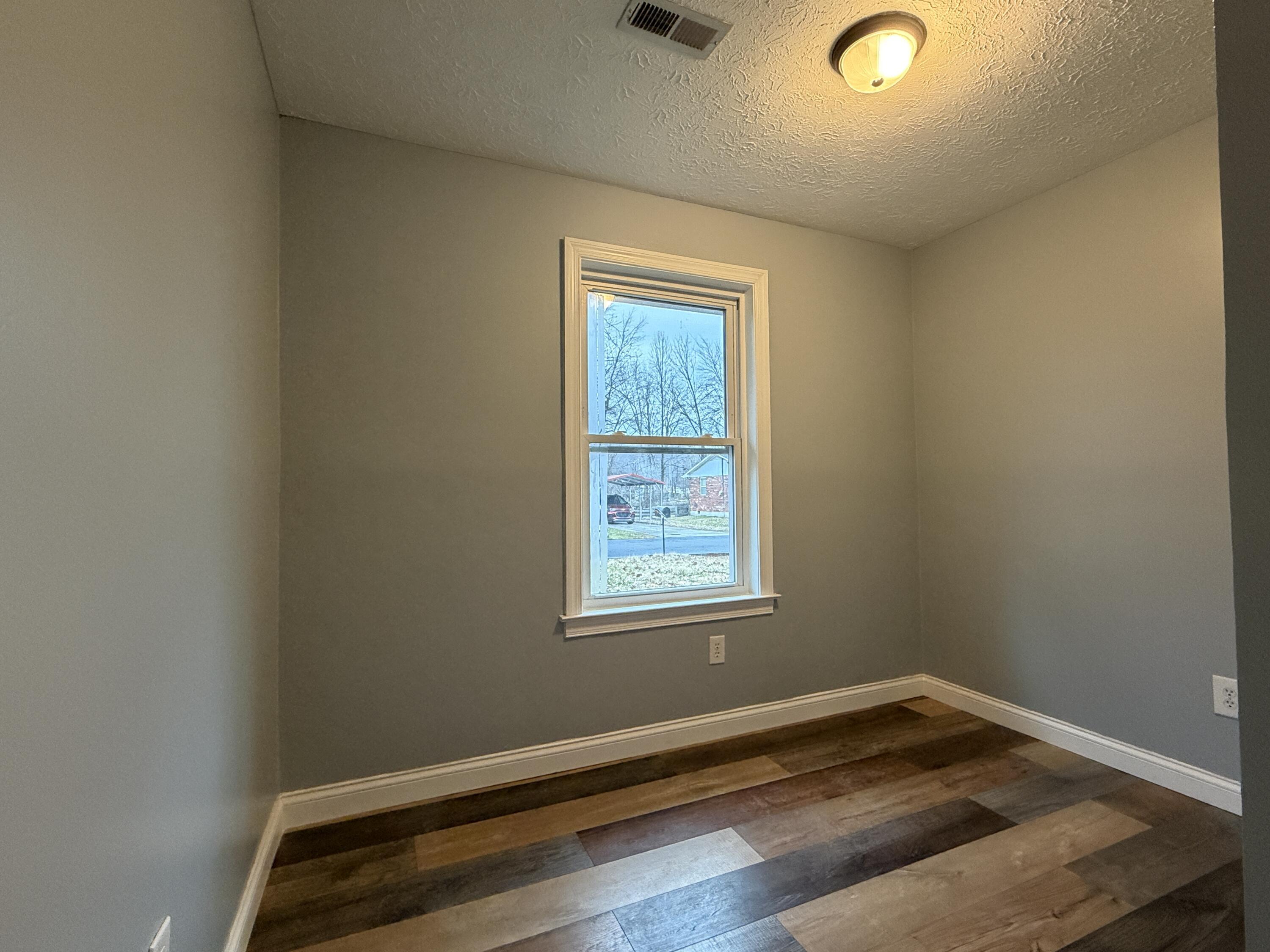Image 3: Bedroom 2