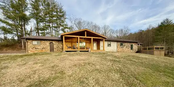 1047 Evergreen Road