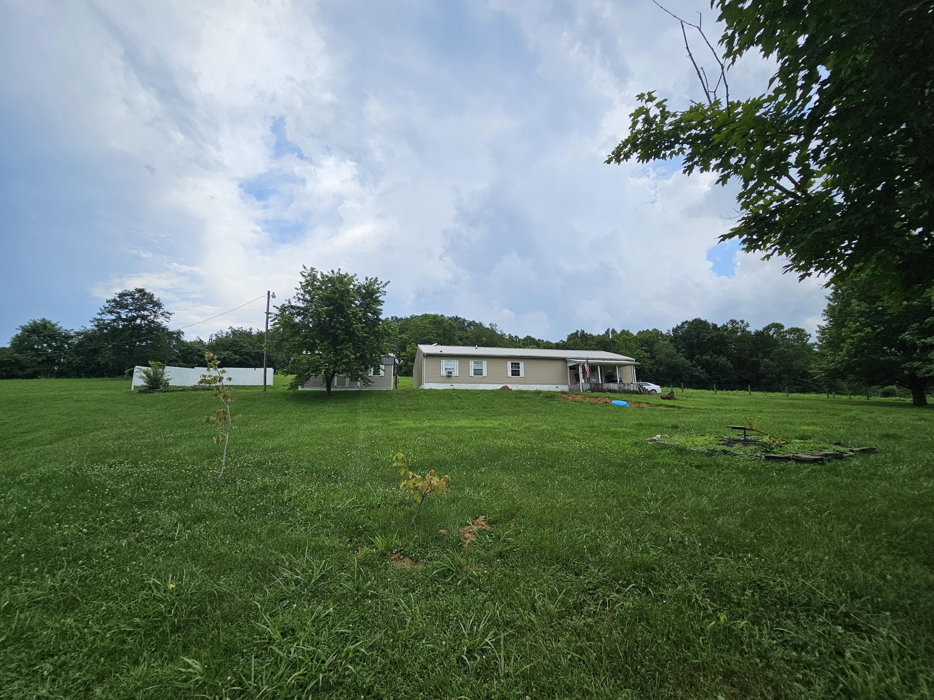 Image 3: frontlawn