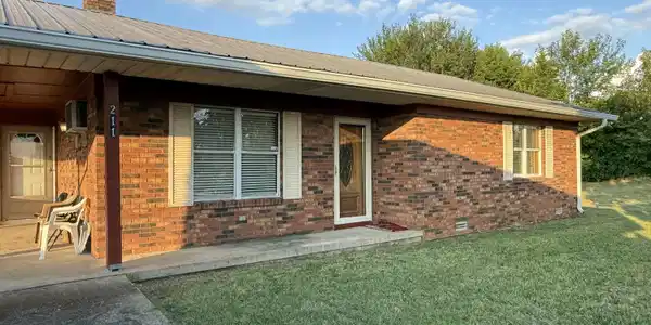 211 Hwy 1568