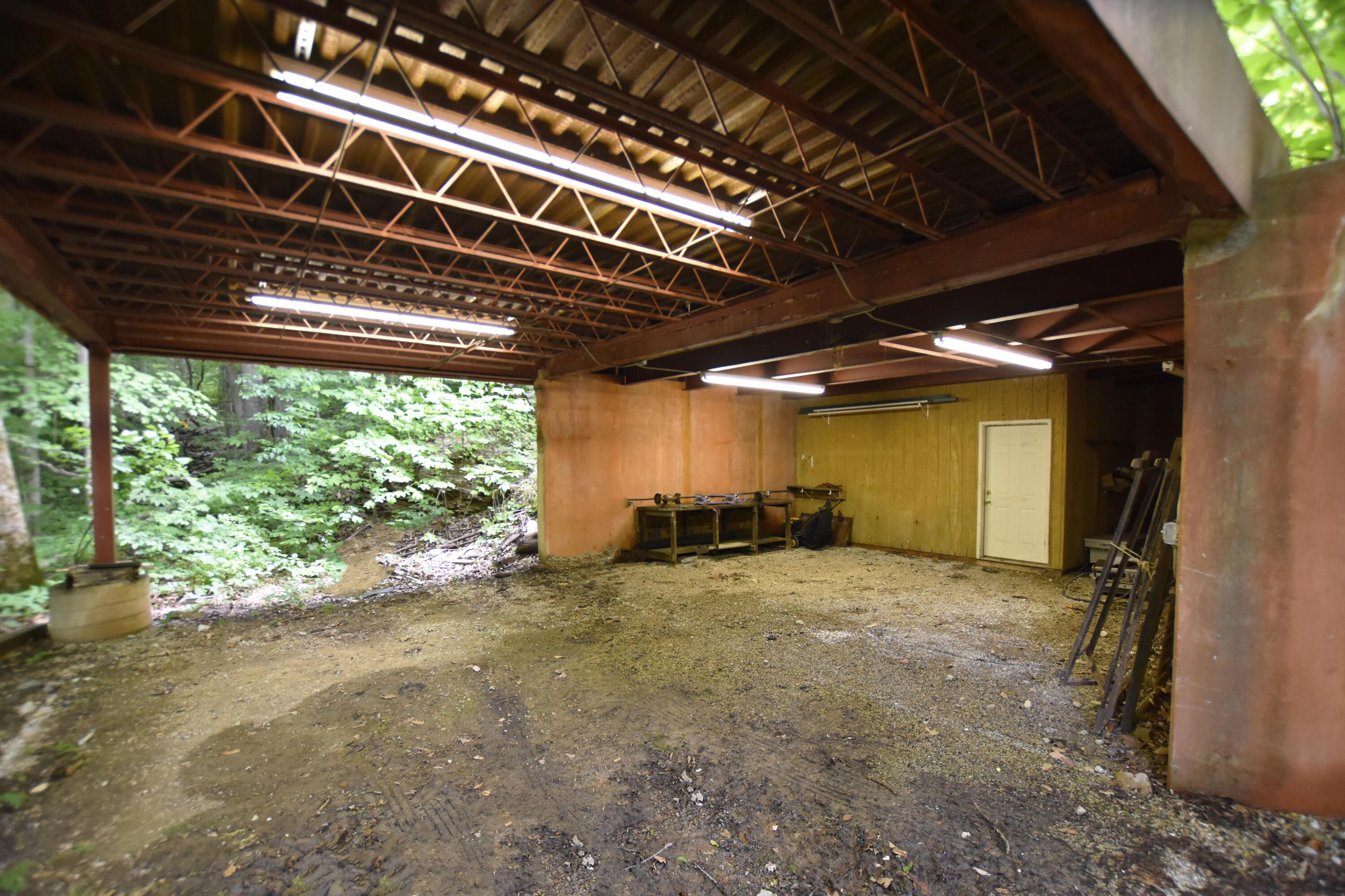 Image 2: Endless Room!