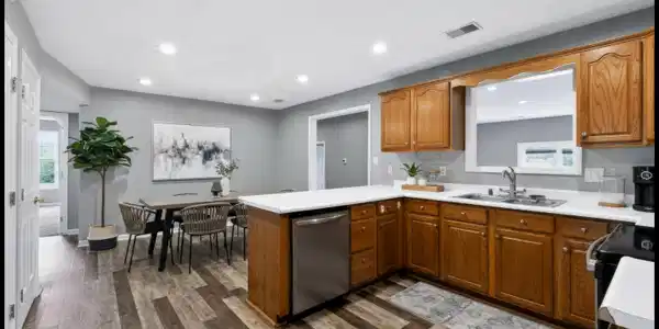 Image 3: Kitchen (virtual staging)