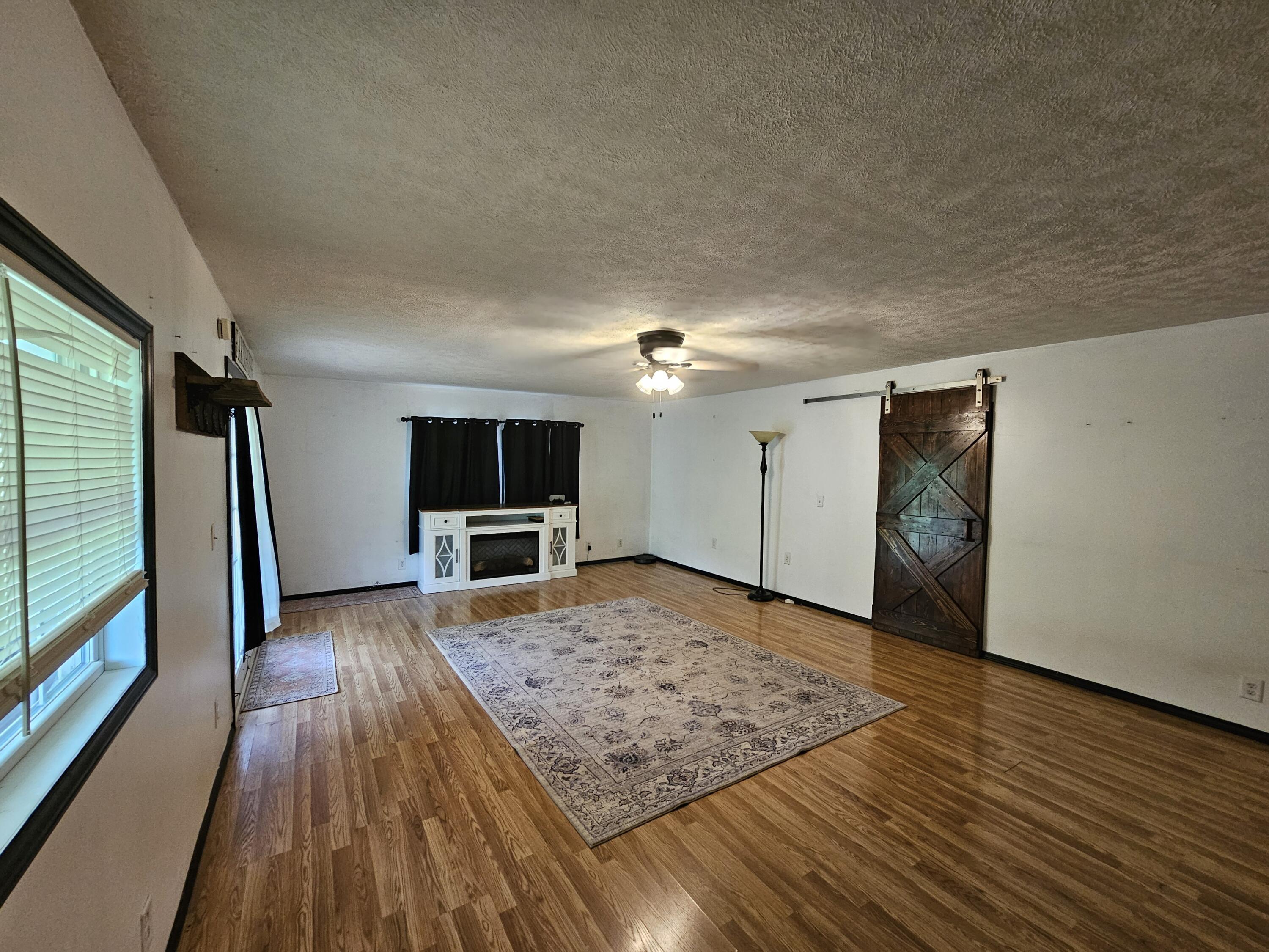 Image 2: Living room