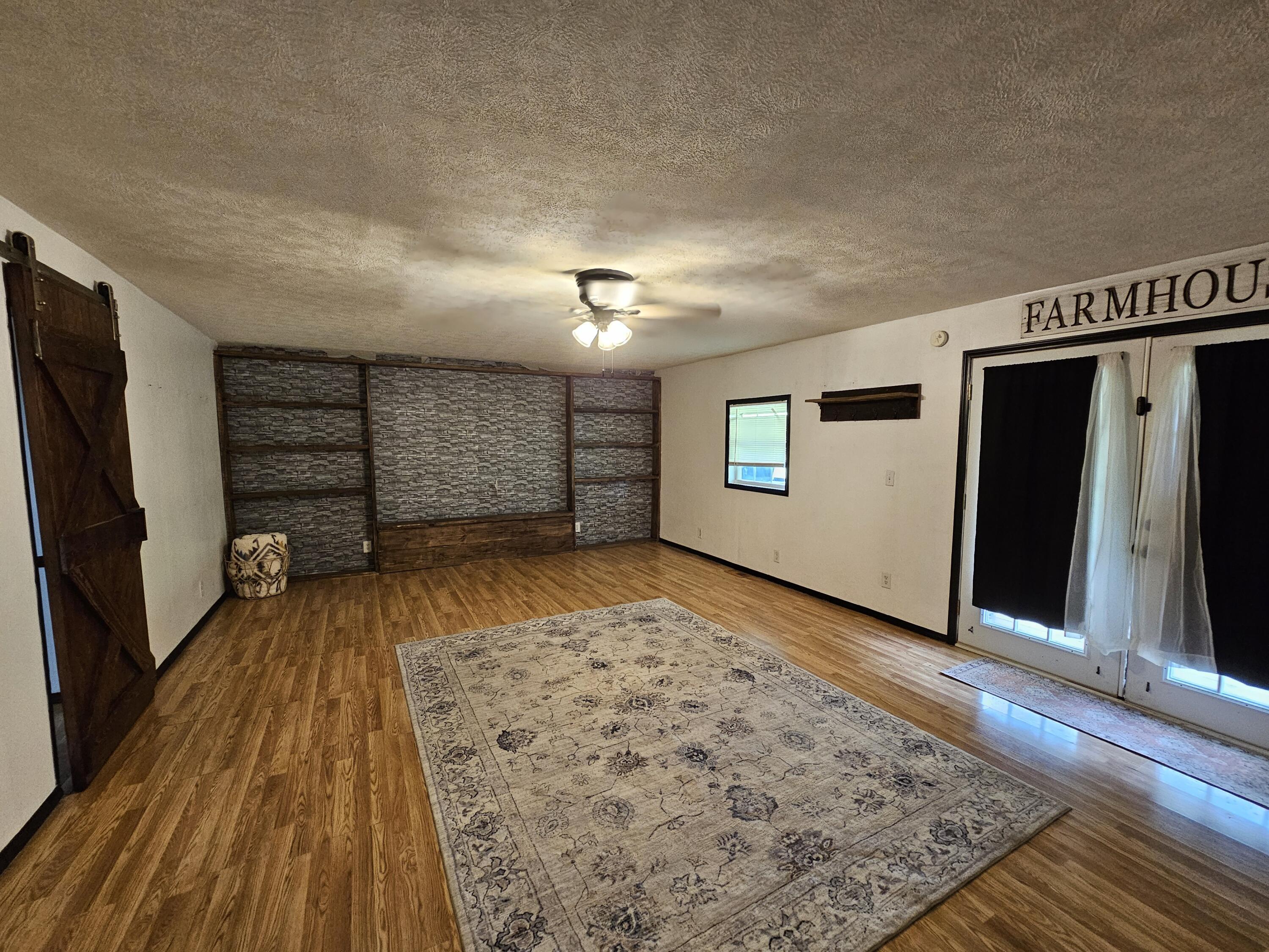 Image 3: Livingroom2