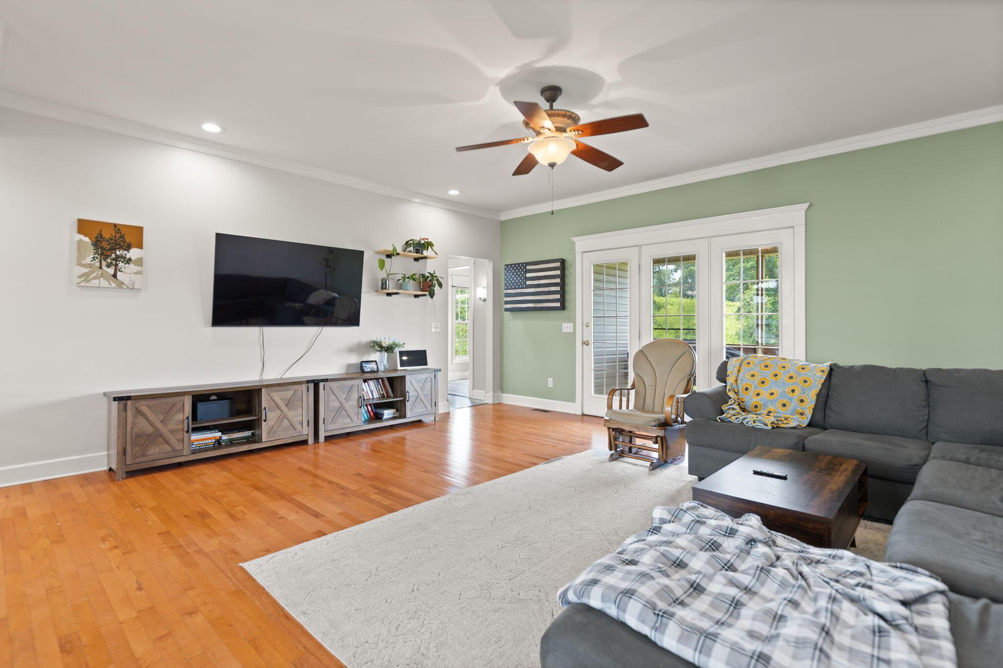 Image 4: Main Floor Living Area