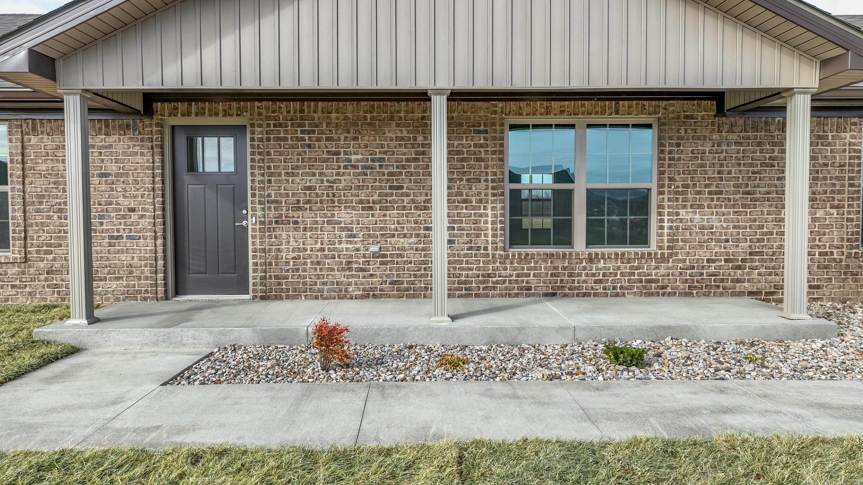 Image 2: 571 Middle Creek Way-4