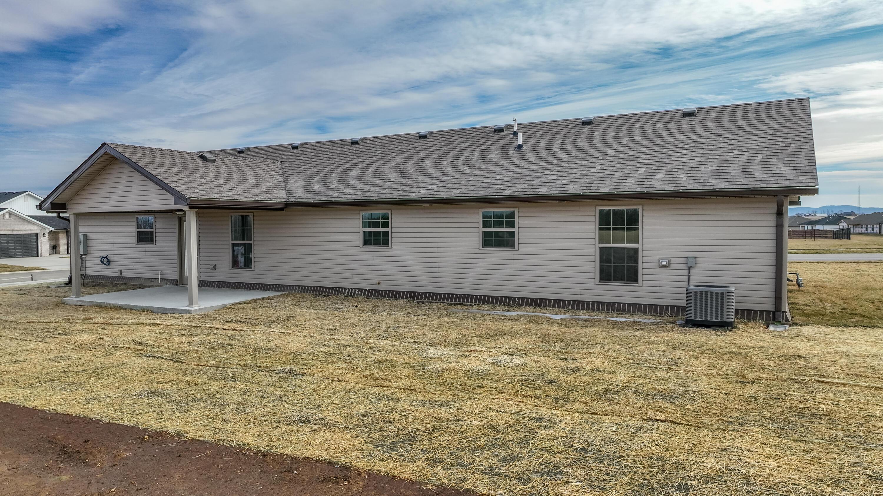 Image 3: 571 Middle Creek Way-5