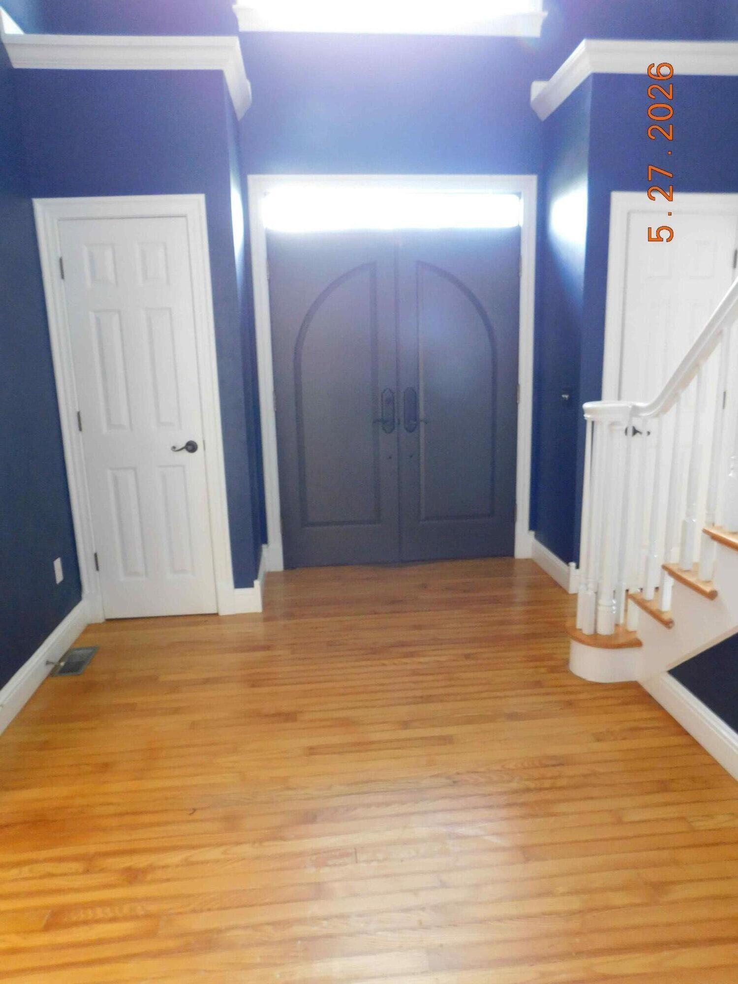 Image 3: foyer lisa