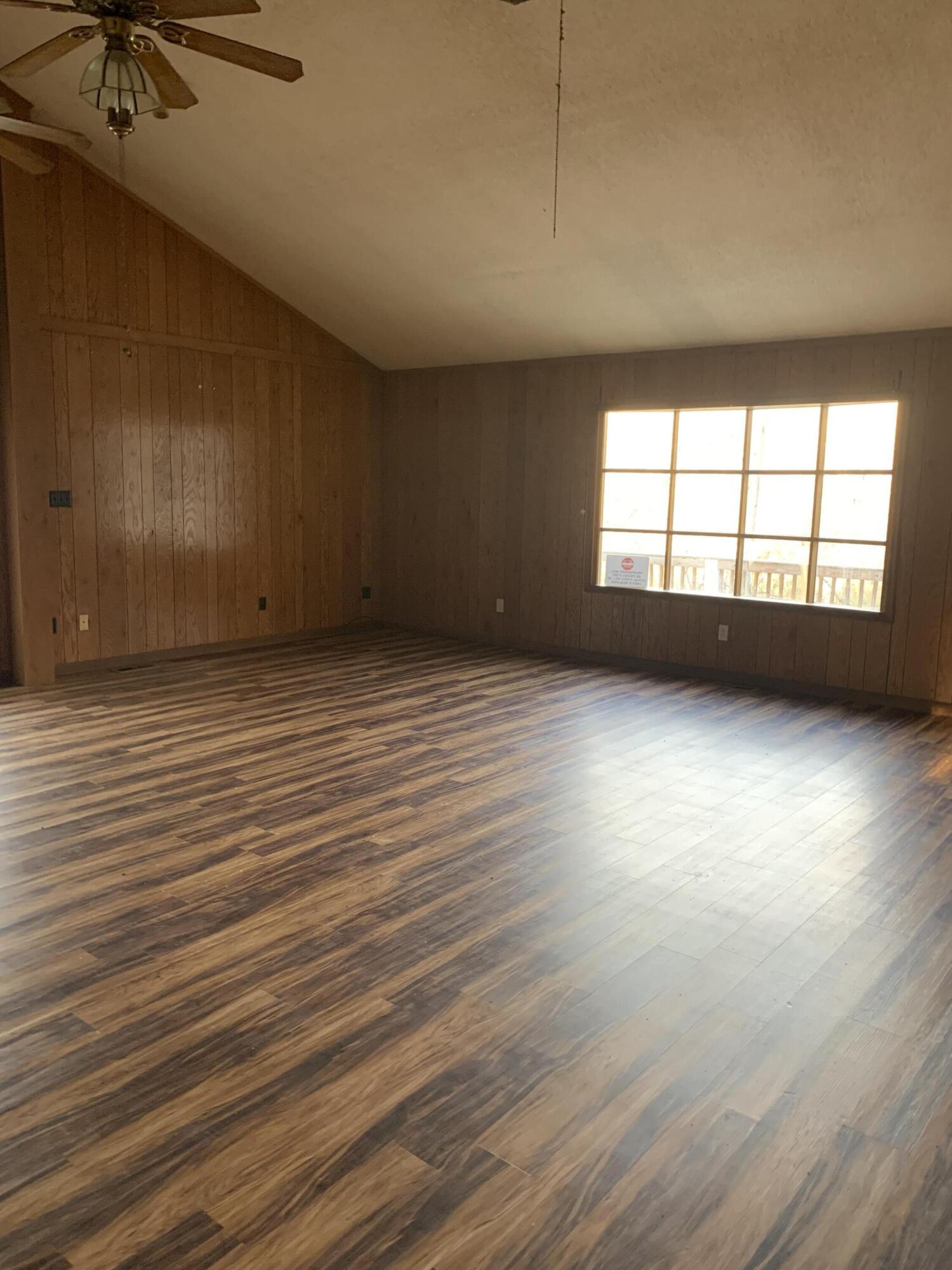 Image 3: Living room 3