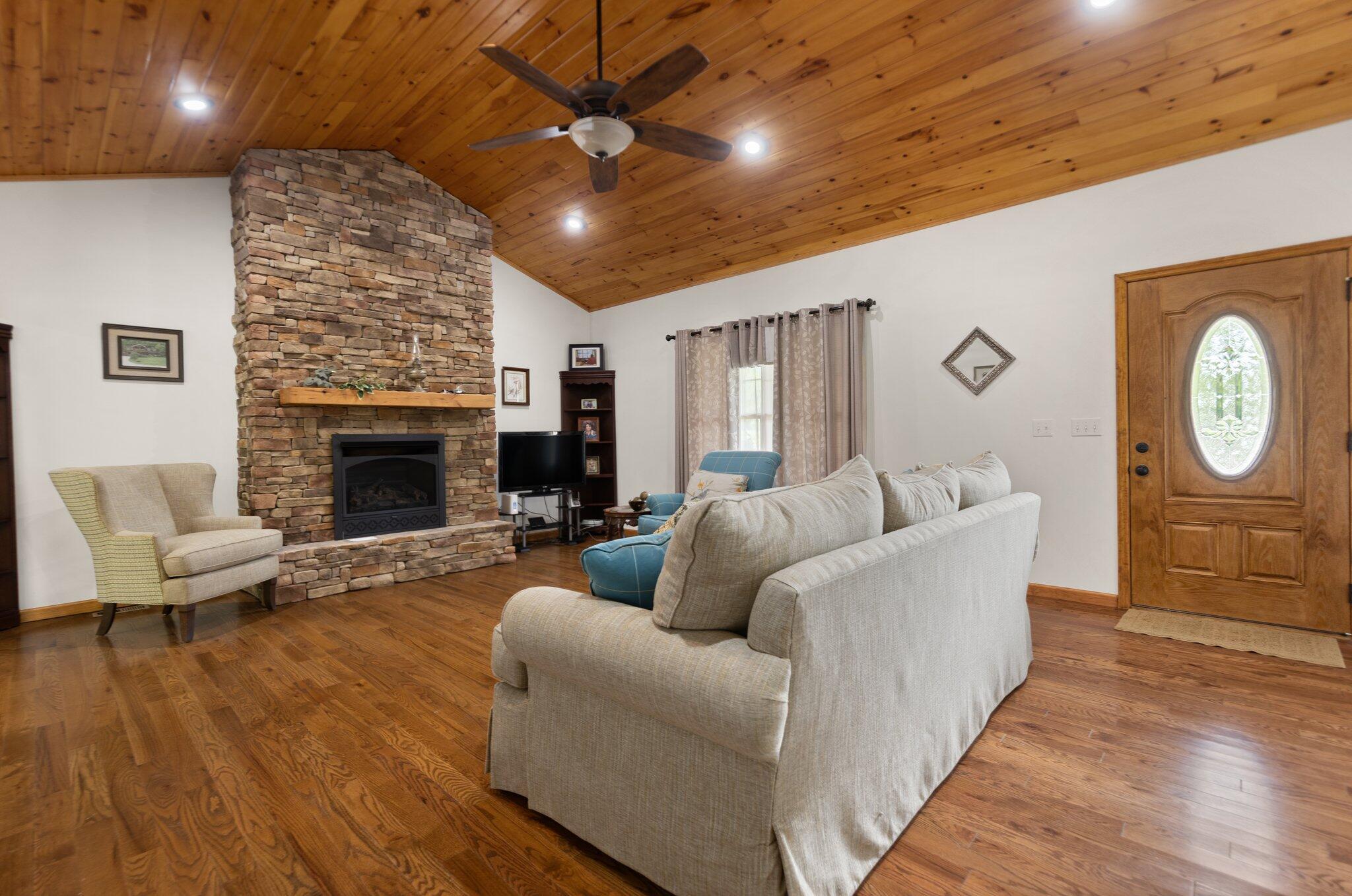 Image 3: 77-web-or-mls-118A1591