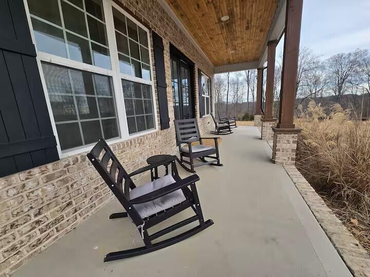 Image 2: Front outsidej