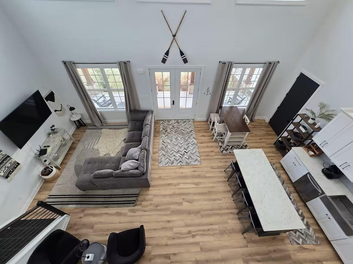 Image 4: Living Room 1j