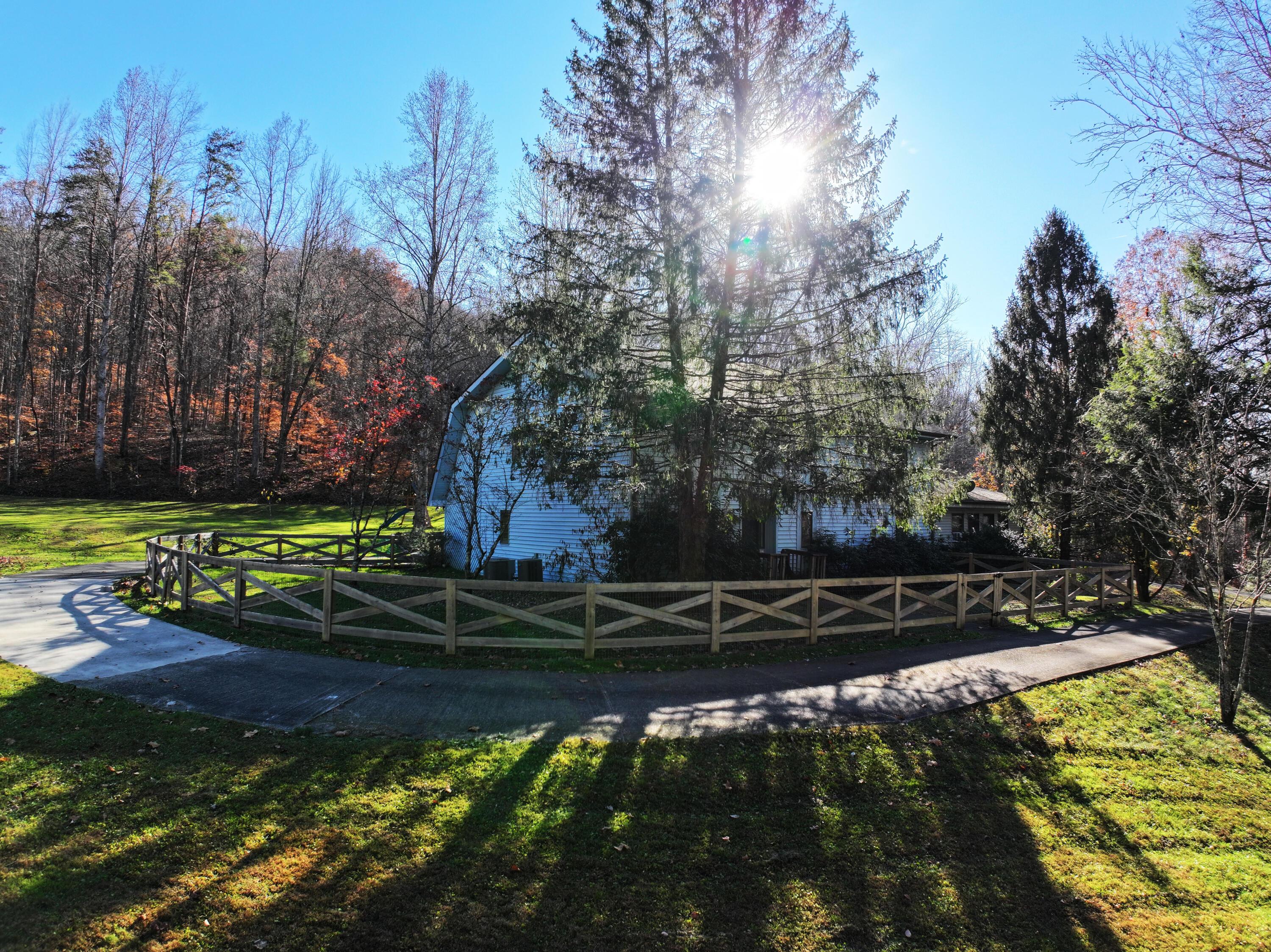 Image 4: Sun-focused envelope architecture!