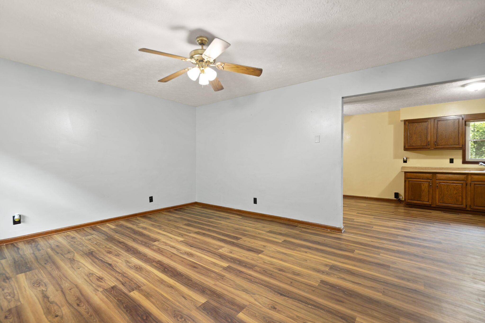 Image 2: 2-web-or-mls-118A6476