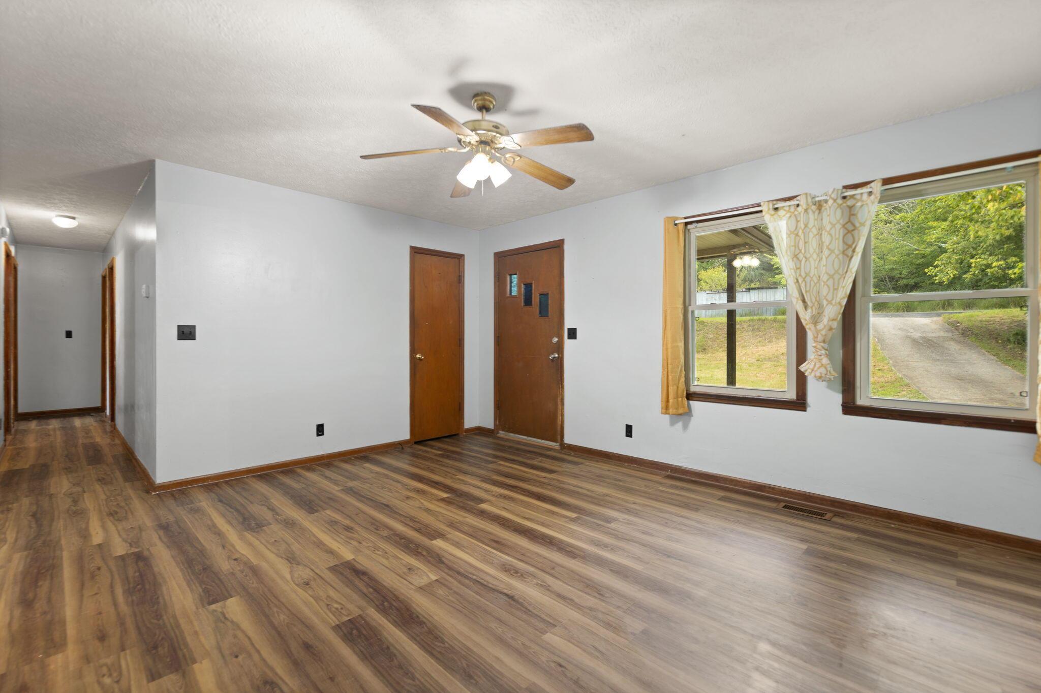 Image 4: 4-web-or-mls-118A6482