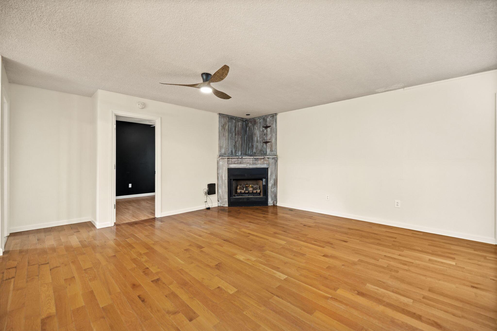 Image 2: 2-web-or-mls-118A7876