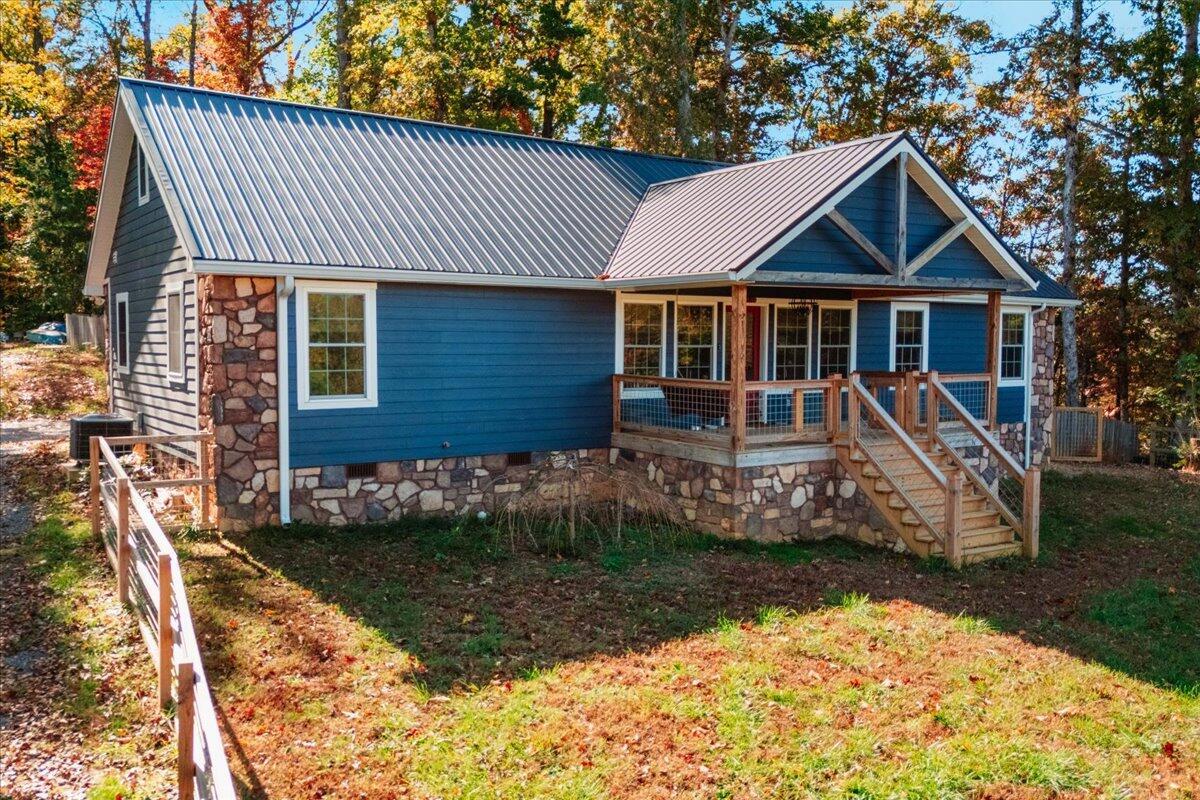 Image 2: 14-Exterior Front