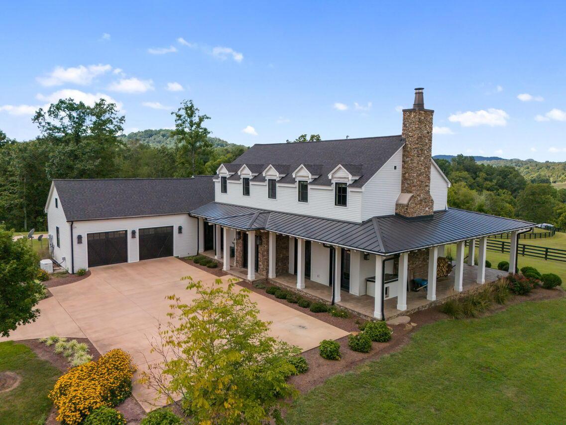 Image 4: Main entrance and garages