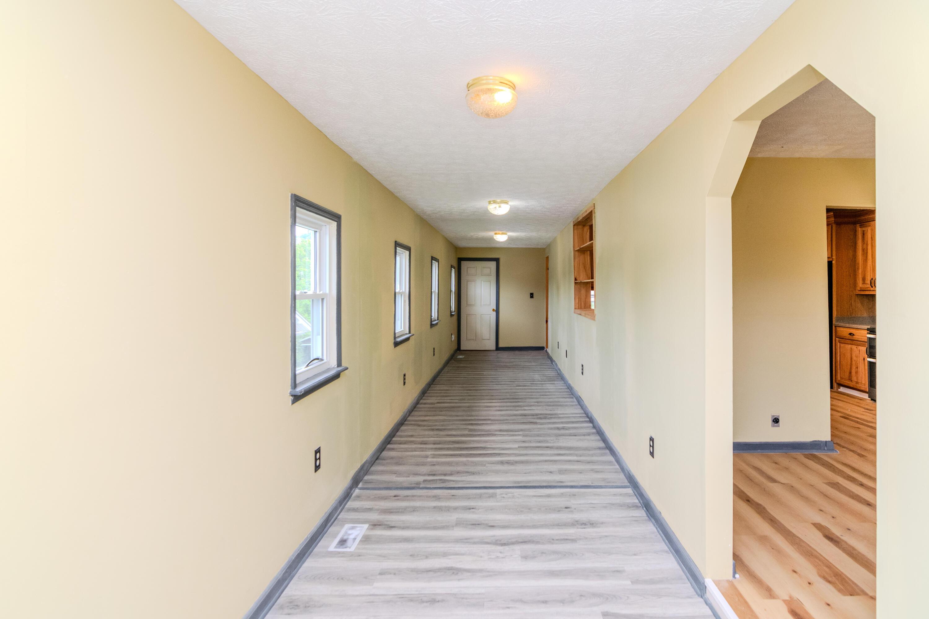 Image 2: 707Poplar-0082