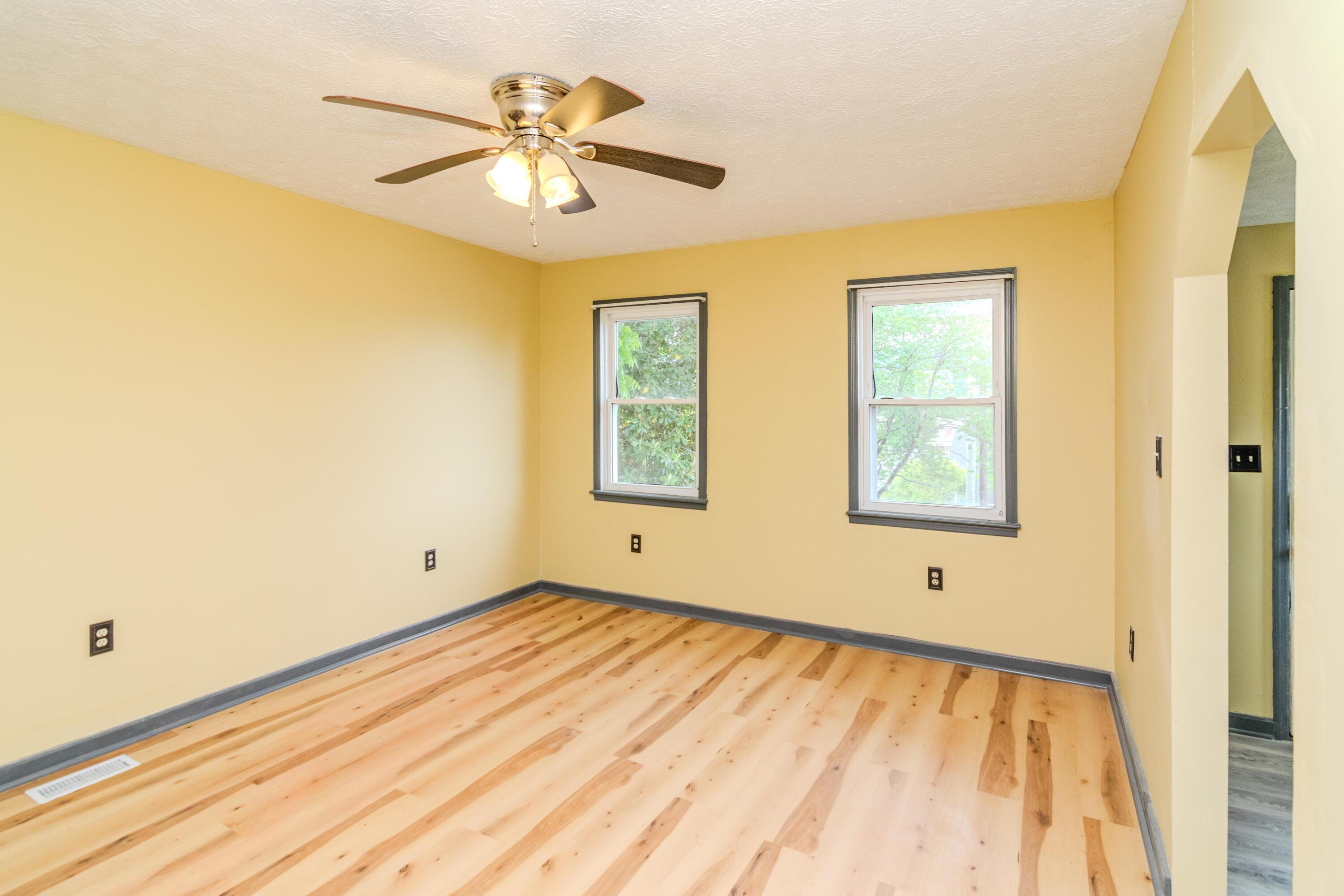 Image 4: 707Poplar-0074