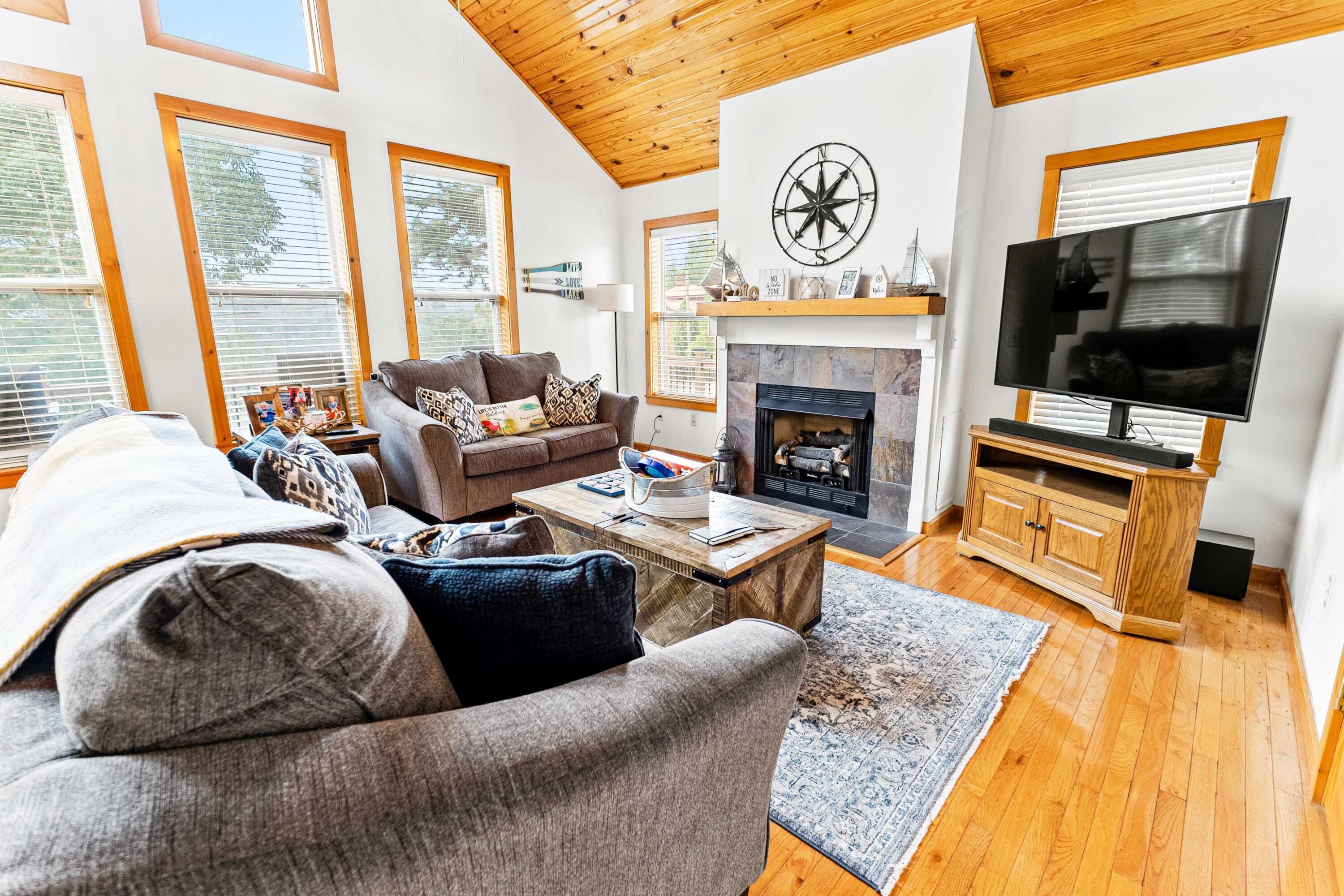 Image 3: Bridge Hollow Photo-47