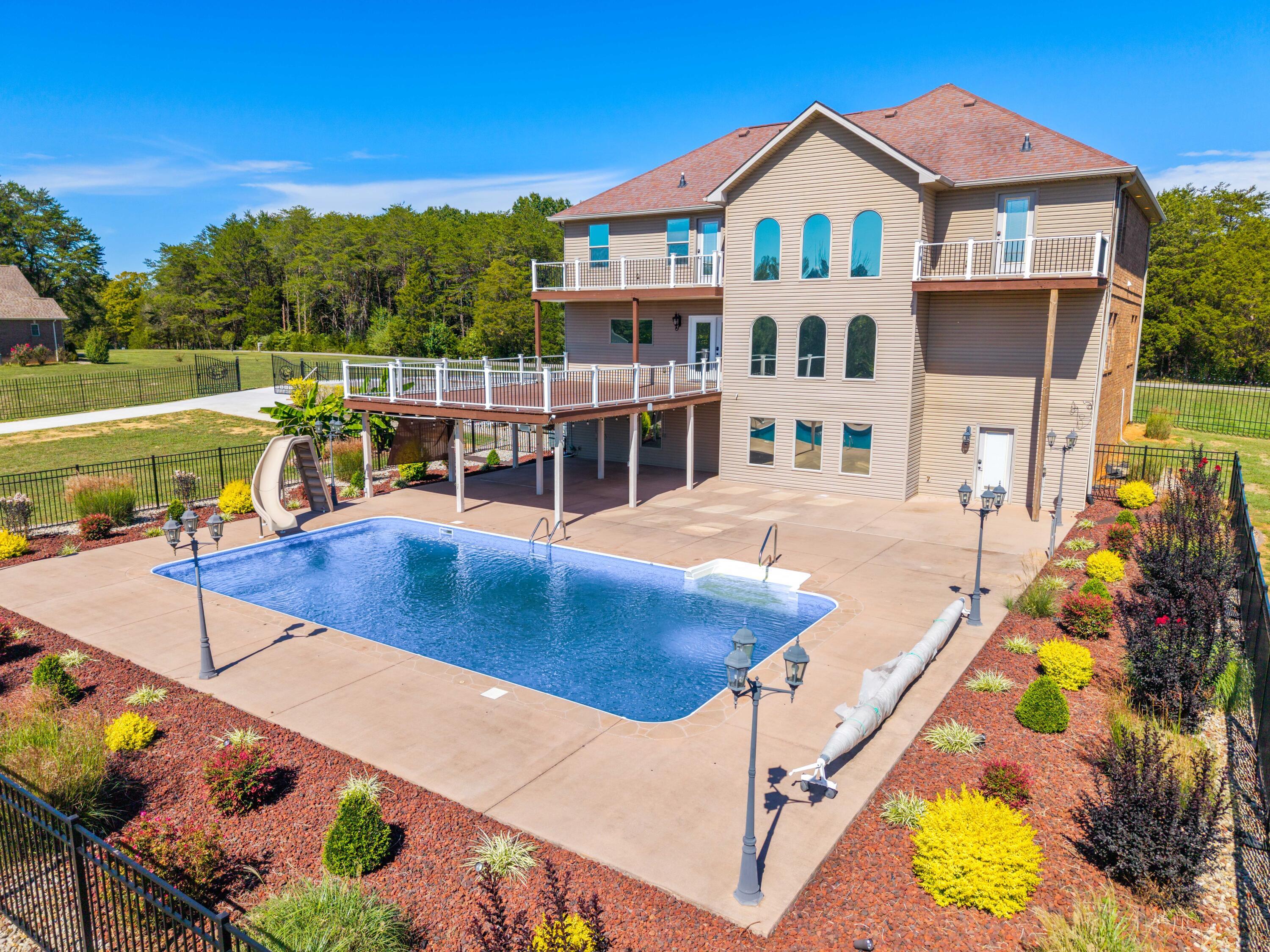 Image 4: 420 Cedar Pointe Clean Pool-2