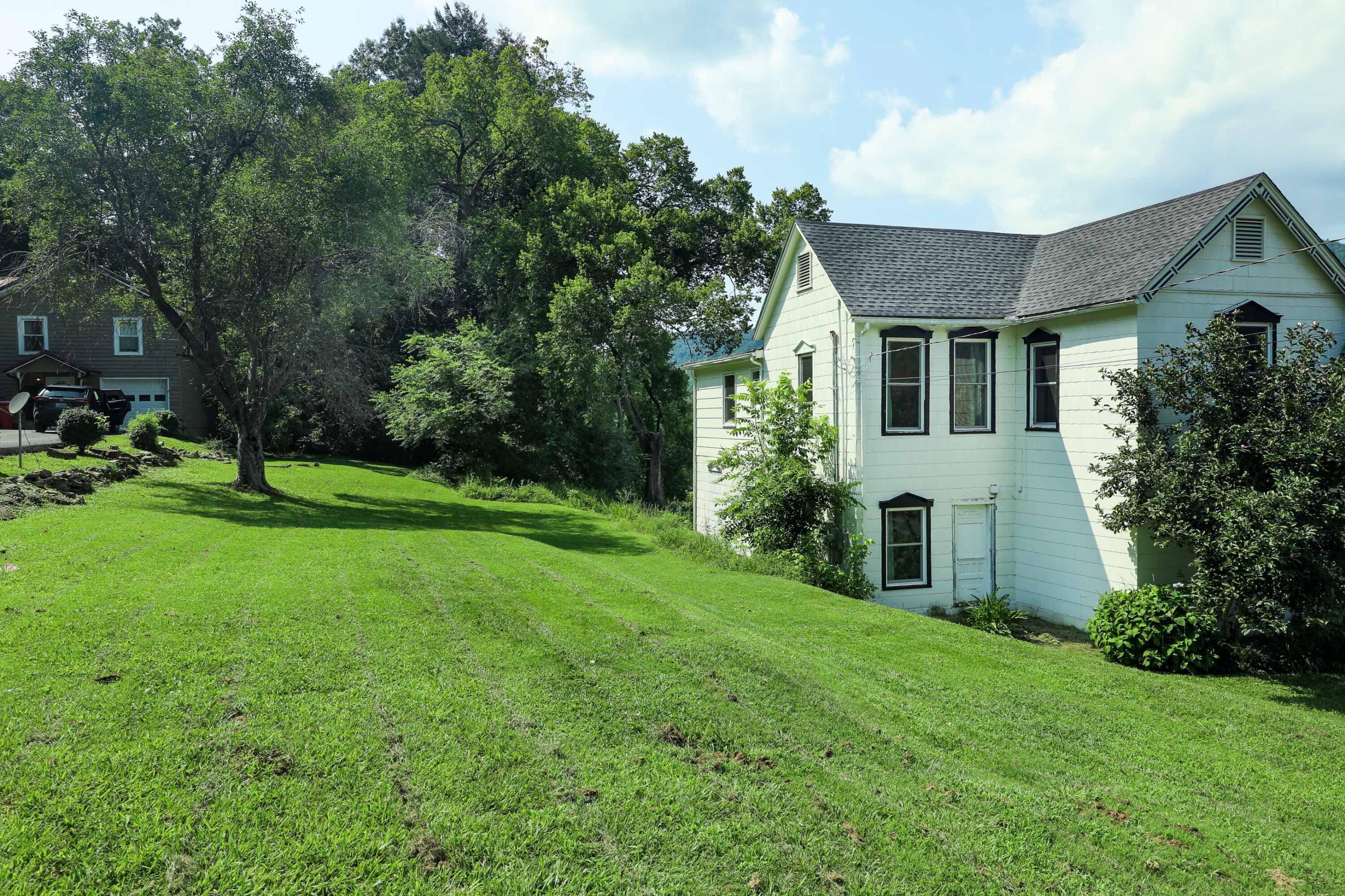 Image 4: Yard1